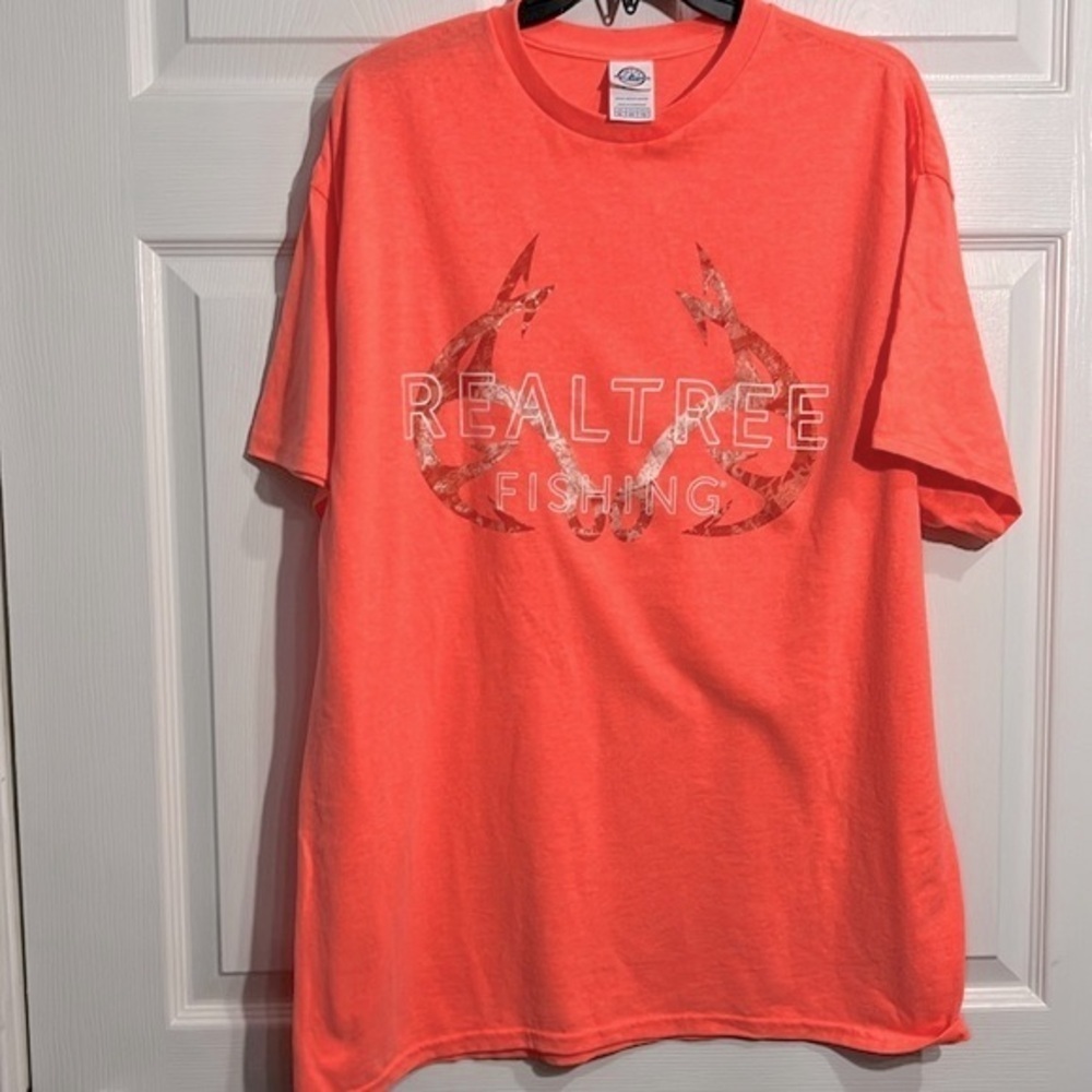 Realtree Fishing Men’s Orange T-shirt. Size XL